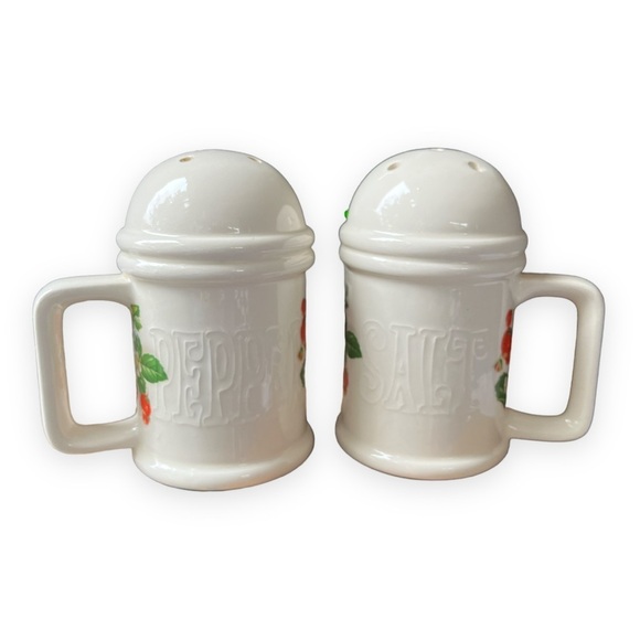 Vintage 80's Strawberries Salt and Pepper Shakers Cottagecore Ceramic Handmade - Picture 2 of 9